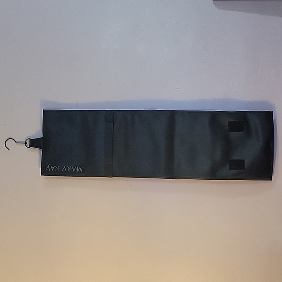 Mary Kay Black Hanging Cosmetic/Makeup Bag - Picture 2 of 8